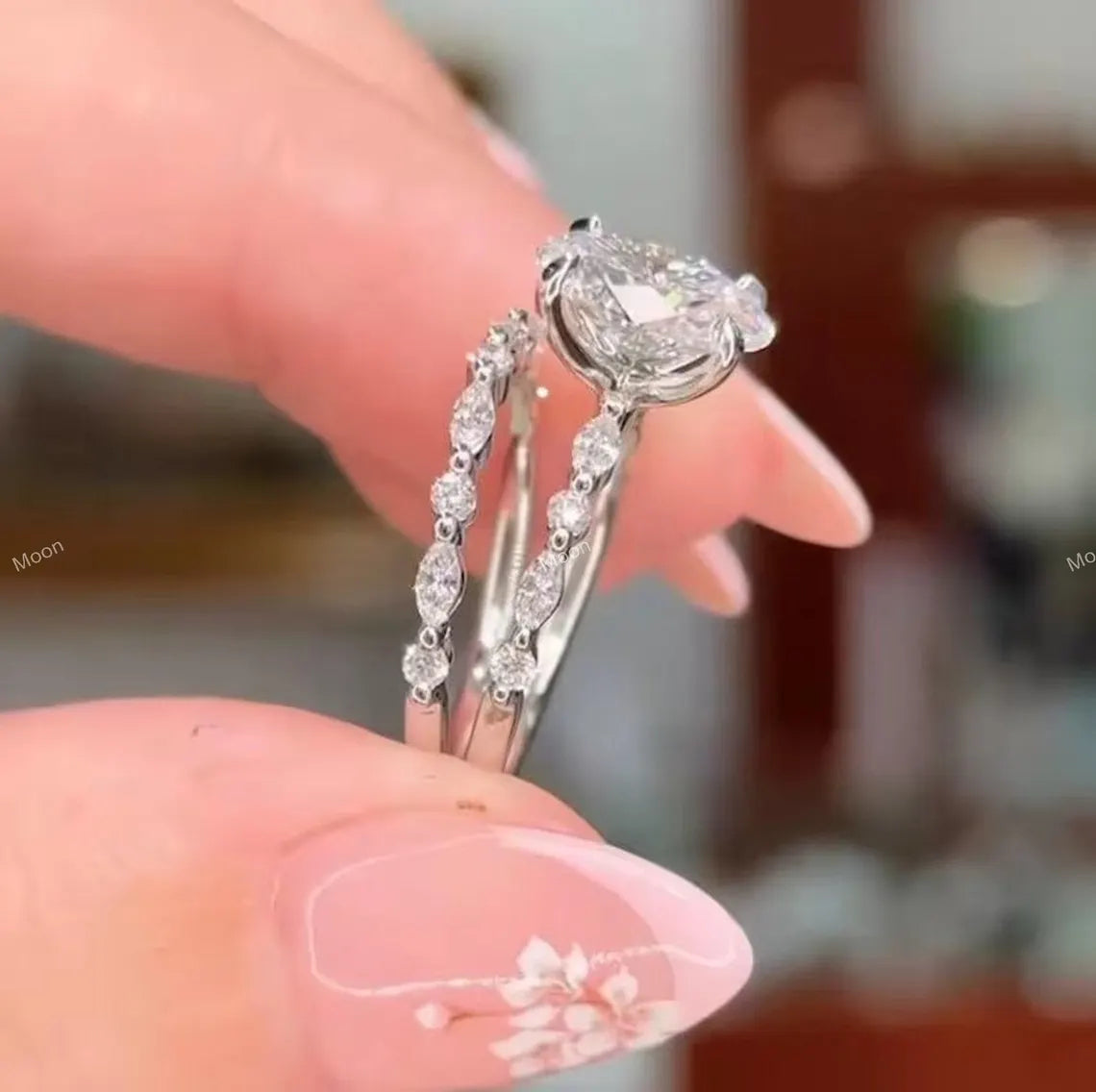 2.5ct Oval Moissanite engagement Ring