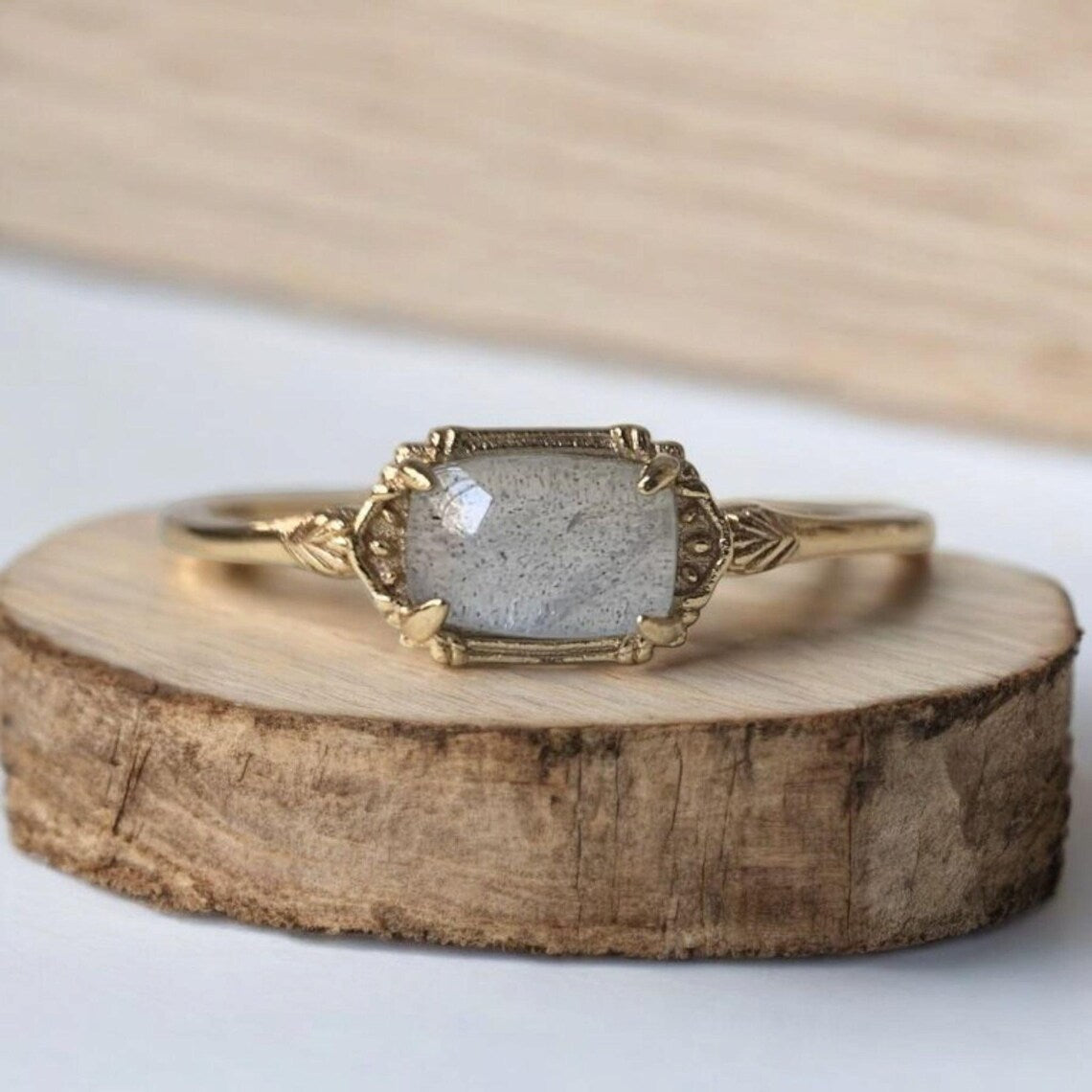 Oval Labradorite Ring – 925 Sterling Silver