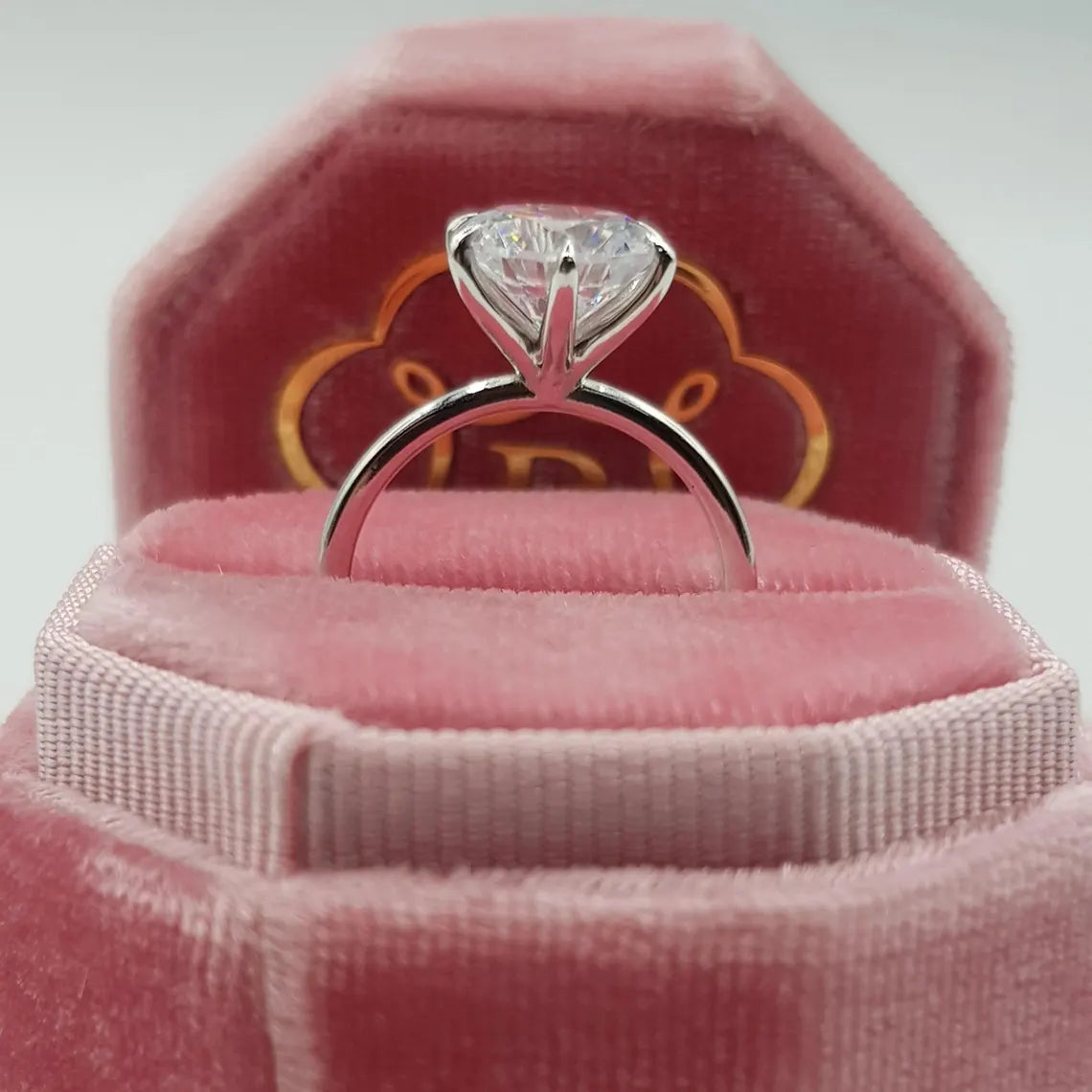 Round Engagement Ring in 14k Sliver Gold