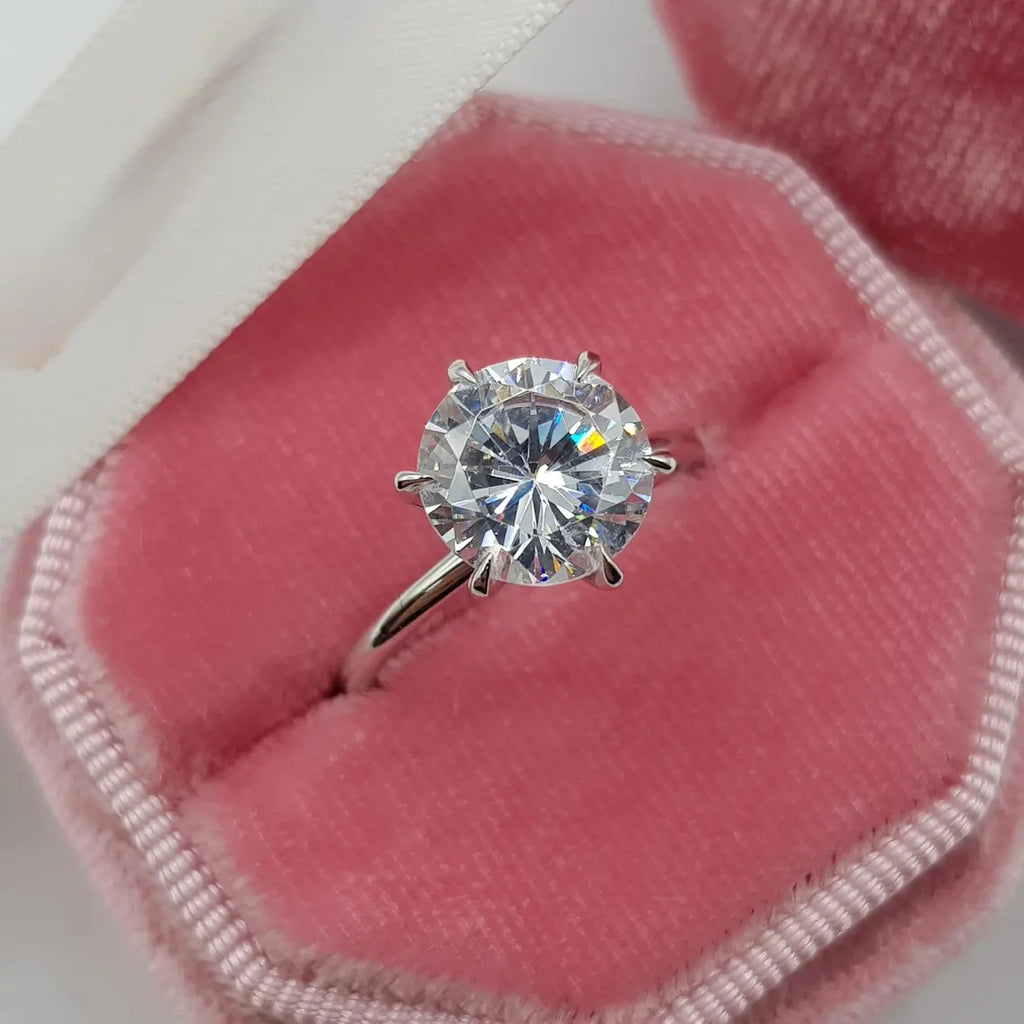 Round Engagement Ring in 14k Sliver Gold