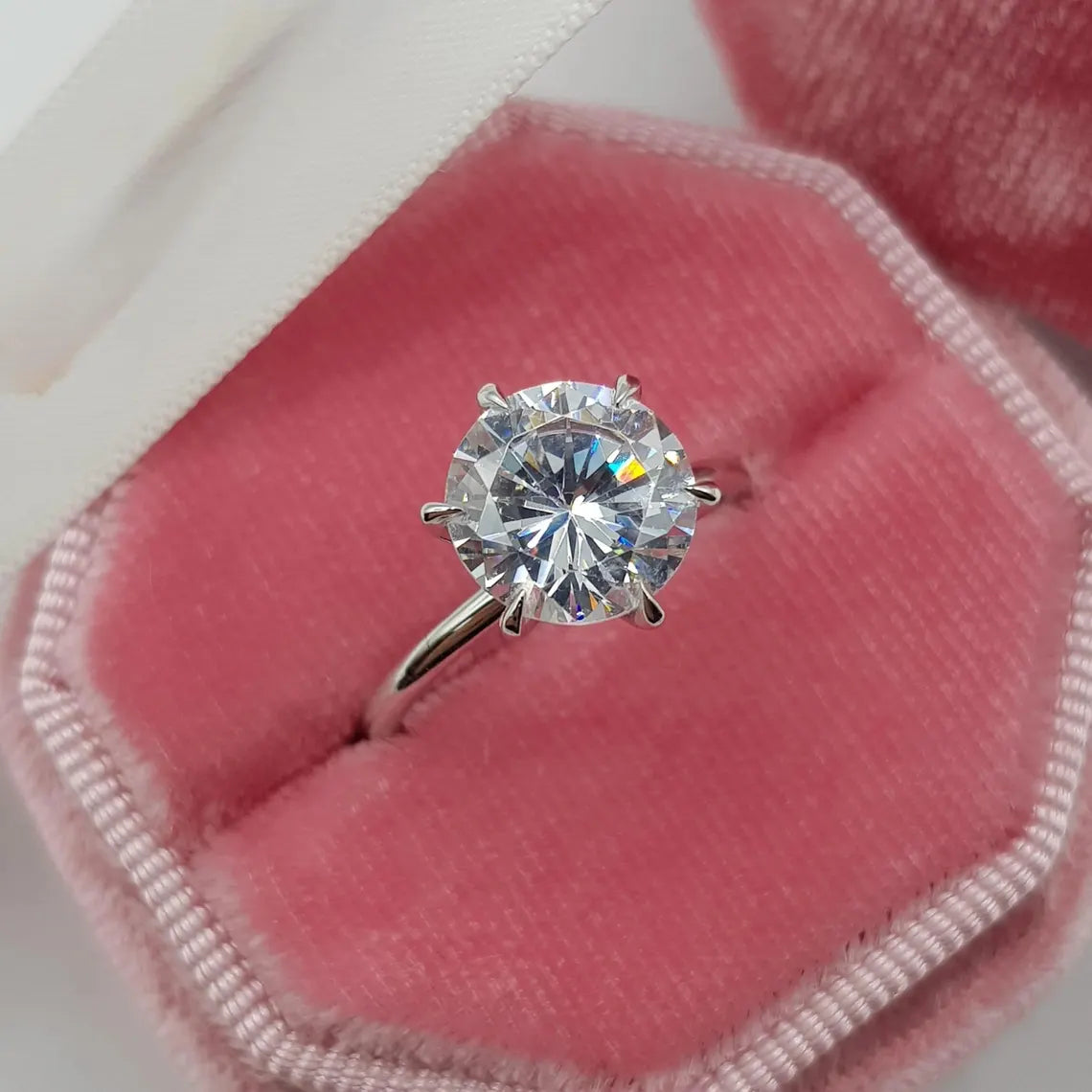 Round Engagement Ring in 14k Sliver Gold