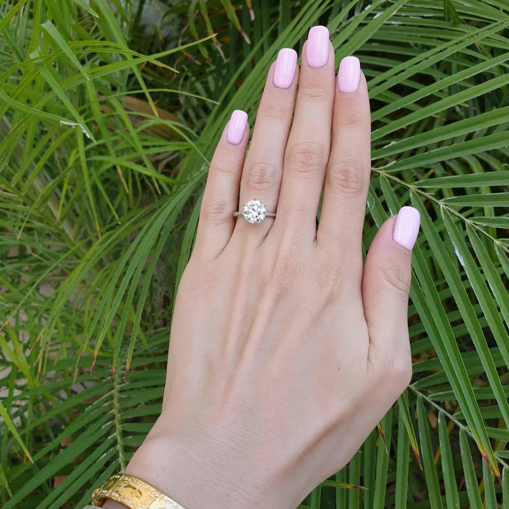 Round Engagement Ring in 14k Sliver Gold