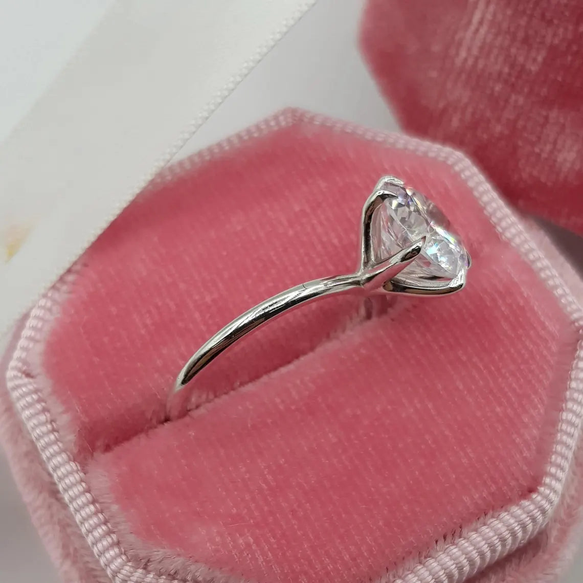 Round Engagement Ring in 14k Sliver Gold