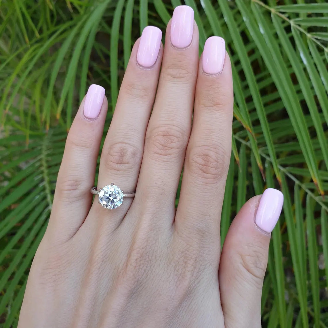 Round Engagement Ring in 14k Sliver Gold