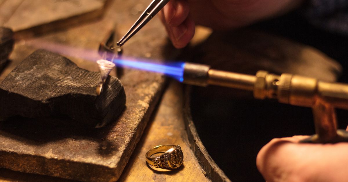 Heating on ring for set stone